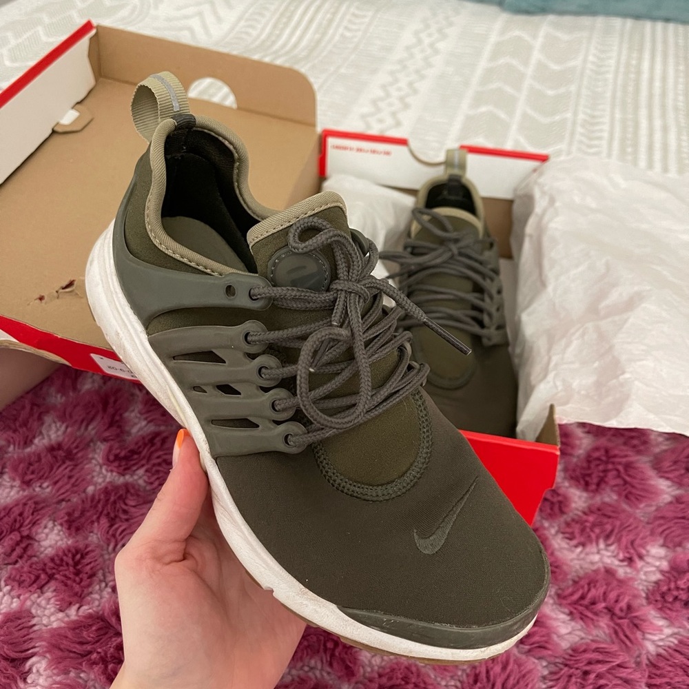 Nike Air Prestos- Forest Green